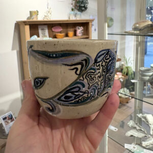 Farverigt håndlavet krus af LIN