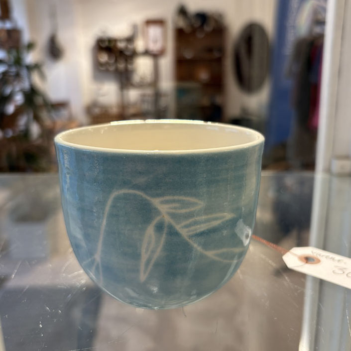 Kop i porcelæn i lyseblå farve