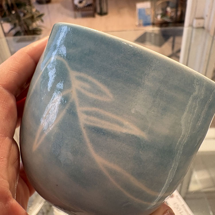 Kop i porcelæn i lyseblå farve