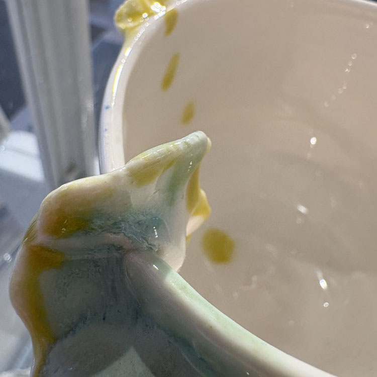 Porcelænskop med flæser 3,5 dl | Håndlavet feminin keramik - Billede 3