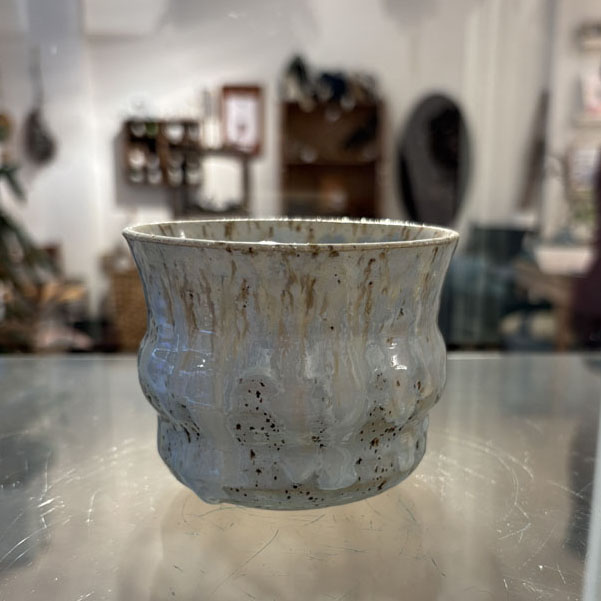 Organisk håndlavet kop med pastel glasurer | PiaV Keramik