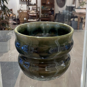 Organisk håndlavet kop med grøn glasur | PiaV Keramik