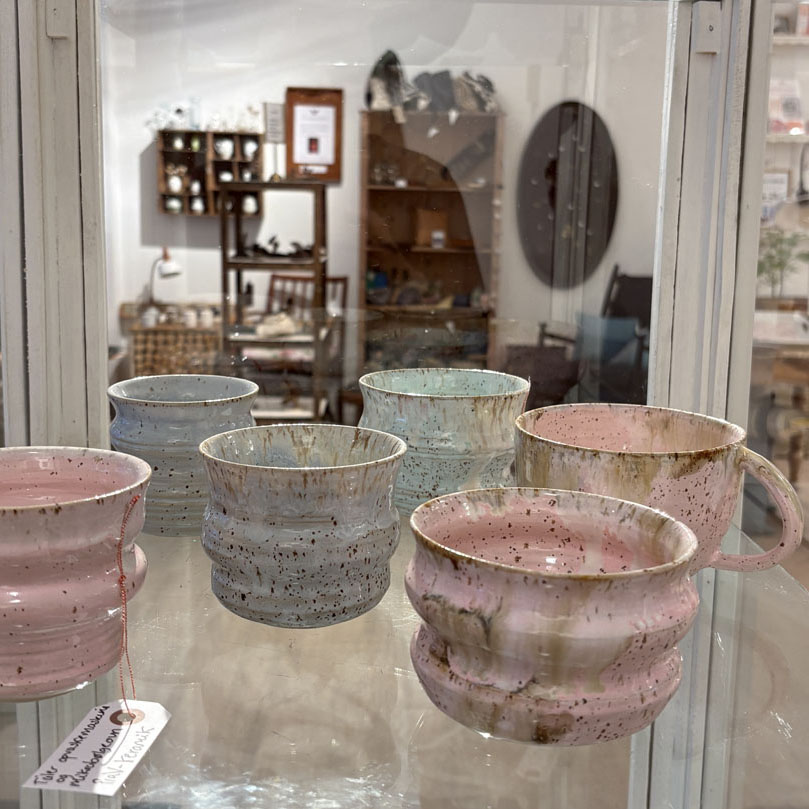 Organisk håndlavet kop med pastel glasurer | PiaV Keramik - Billede 5