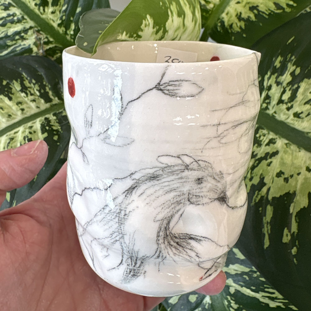 Hånddrejet porcelænskop med tegninger