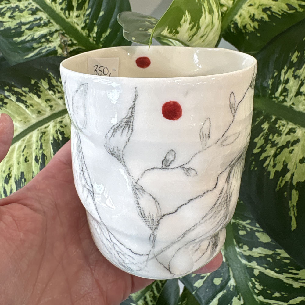 Hånddrejet porcelænskop med tegninger - Billede 2